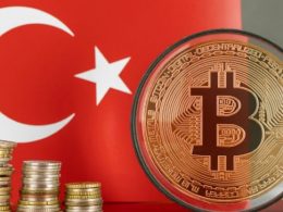Turquia proíbe pagamentos com Bitcoin, criptomoeda despenca!