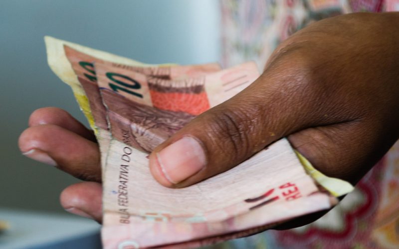 30 milhões de pessoas no Brasil ganham apenas o salário mínimo